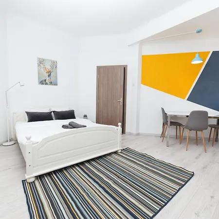 Old Town Street Franceza 52